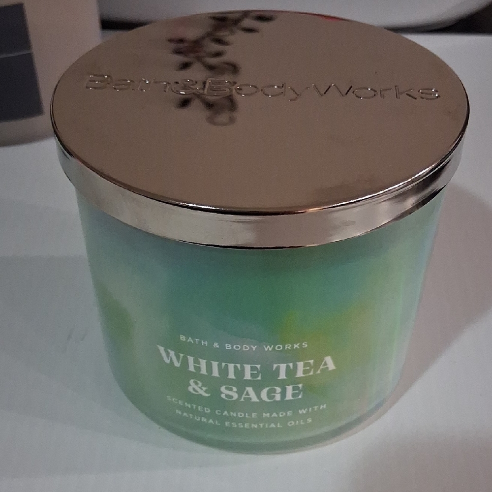 Bath & Body Works White Tea & Sage Candle with Silver Lid